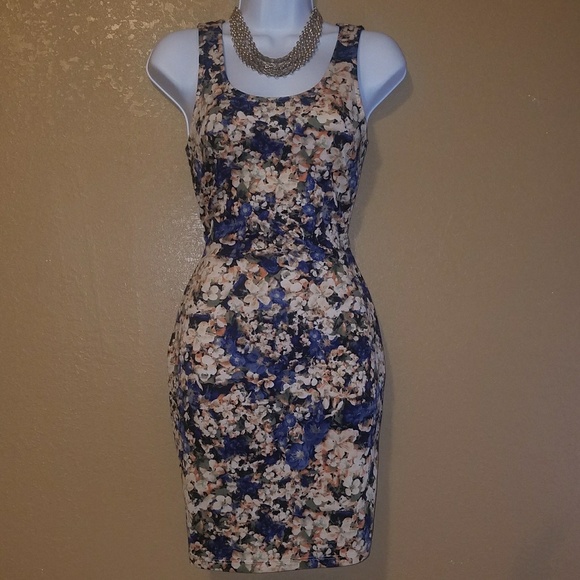 Dresses & Skirts - Beautiful Floral Print Dress